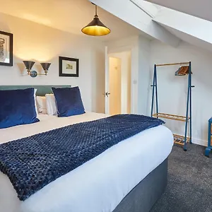 Host & - Mindello Apartment